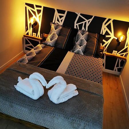 Appartement Neuf Climatise Sous Les Toits La Roche-Chalais Εξωτερικό φωτογραφία