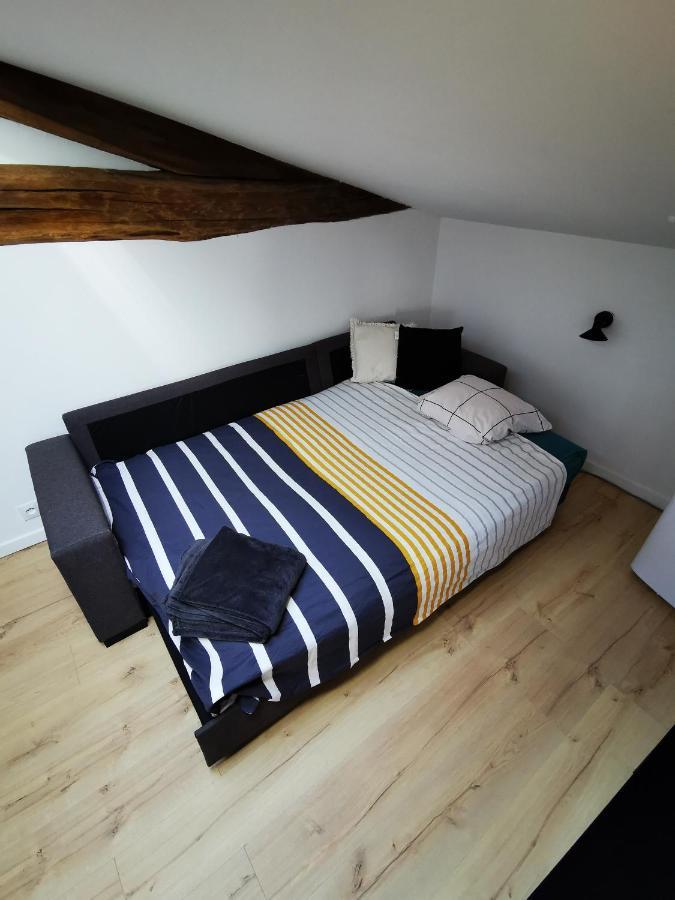 Appartement Neuf Climatise Sous Les Toits La Roche-Chalais Εξωτερικό φωτογραφία
