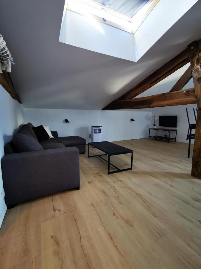 Appartement Neuf Climatise Sous Les Toits La Roche-Chalais Εξωτερικό φωτογραφία